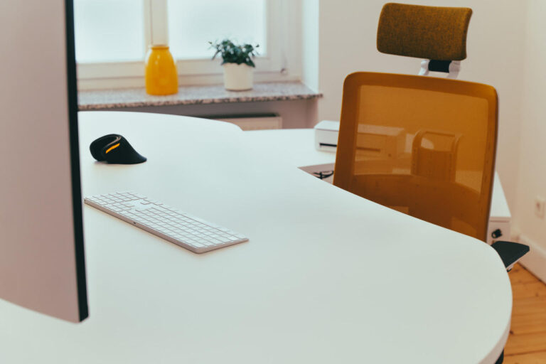 CHŌ-weiß-Tisch-Arbeitsplatz-büro